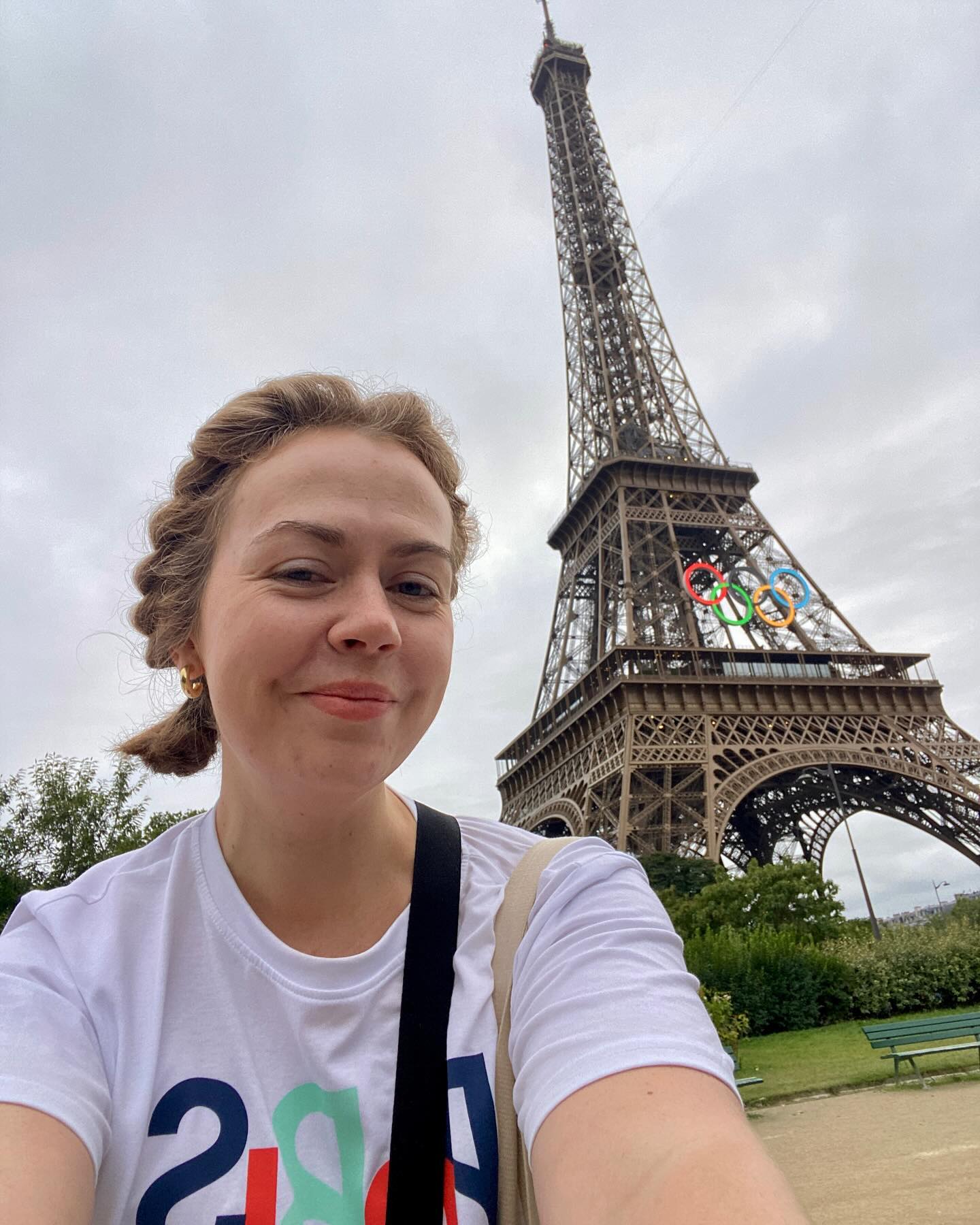 Жінка безкоштовно живе в гарних будинках по всьому світу вже декілька років: як їй це вдається